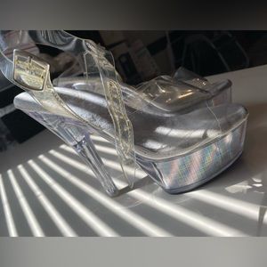 Illuminating heels size 8